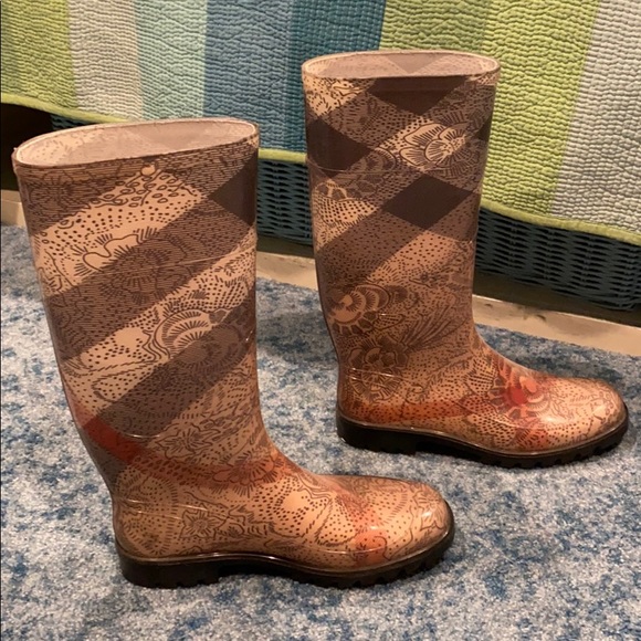 COPY - Burberry Rainboots - Picture 1 of 1